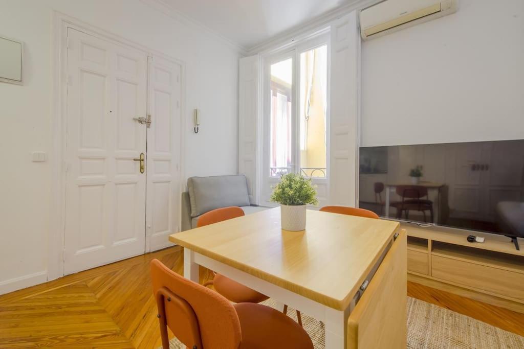 Petite E Chic Loft Para 3 En El Corazon De Madrid Eksteriør billede